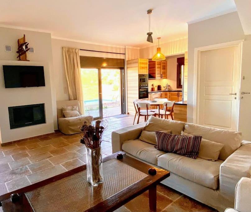 Summer House With A Pool Near Sea, Port & Airport Rafína Exterior foto